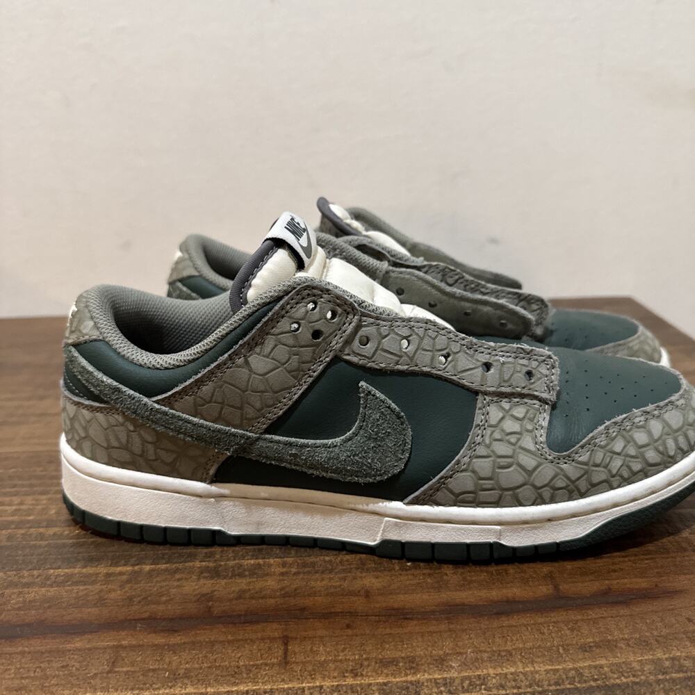Nike Mens Dunk Low Premium HF4878-053 Green Lace-Up Sneaker Shoes Size 9 - Picture 2 of 8